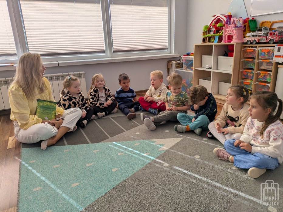 Biblioteka Gorlice, Cała Polska czyta dzieciom przywitanie dzieci po wakacyjnej przerwie.jpg
